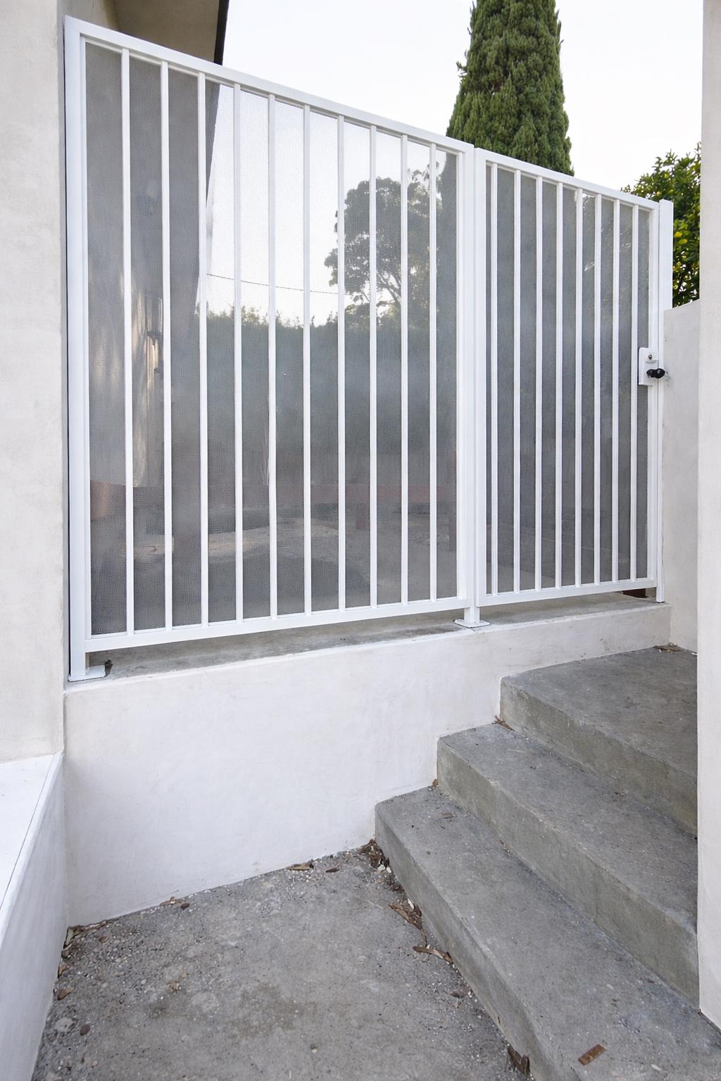 Modern Brown Metal Gate Door With Fixed Panel Custom Steel Outdoor Entry Gate With Mesh Privacy Screen For Side Yard by