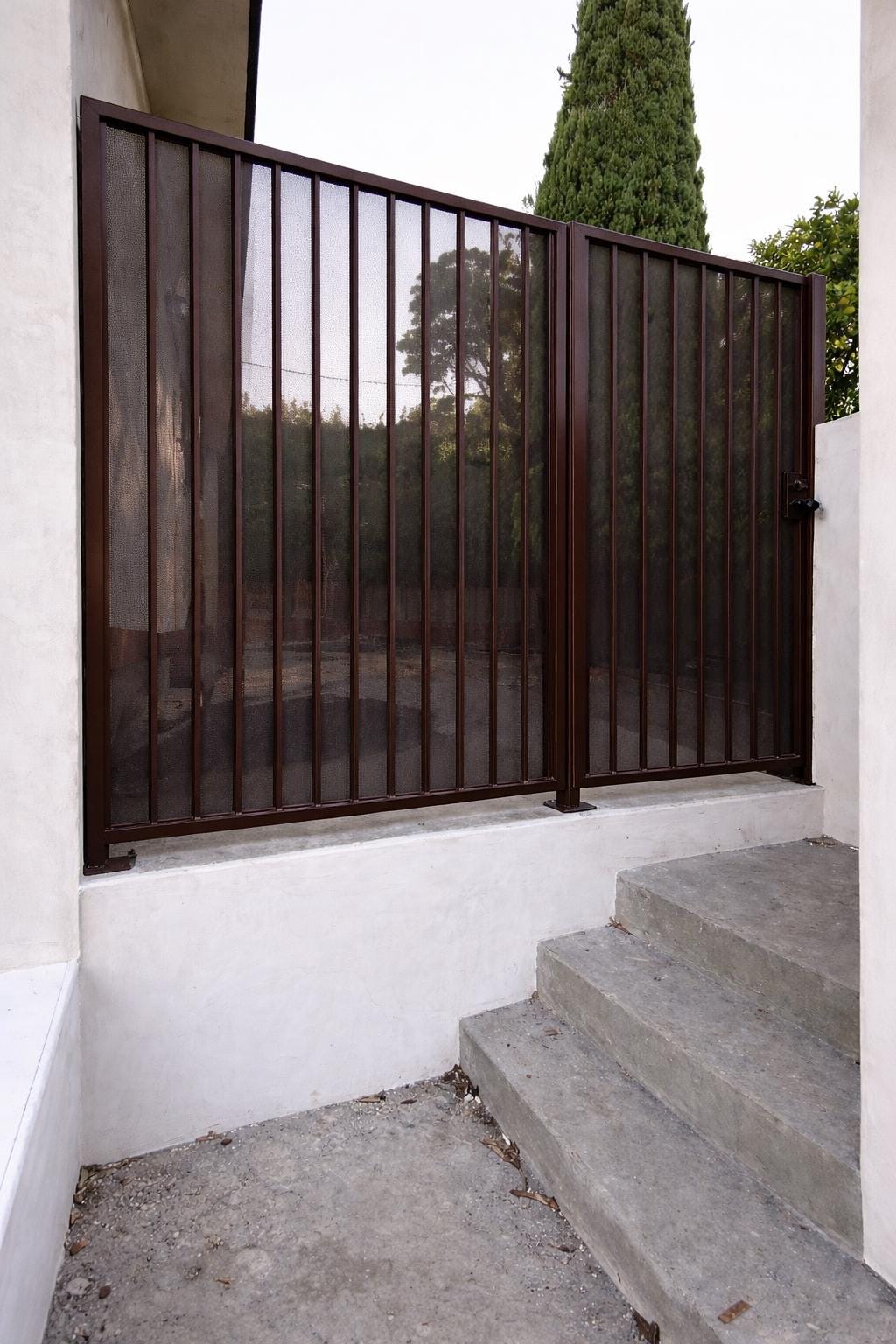 Modern Brown Metal Gate Door With Fixed Panel Custom Steel Outdoor Entry Gate With Mesh Privacy Screen For Side Yard by