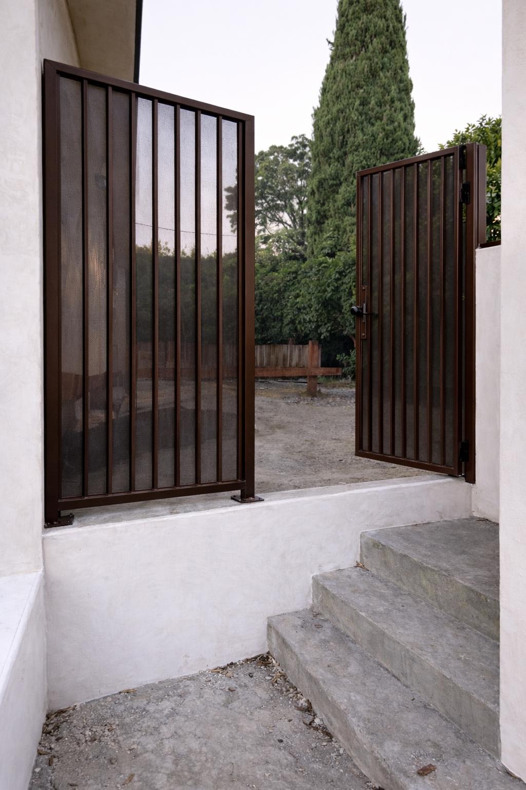 Modern Brown Metal Gate Door With Fixed Panel Custom Steel Outdoor Entry Gate With Mesh Privacy Screen For Side Yard by